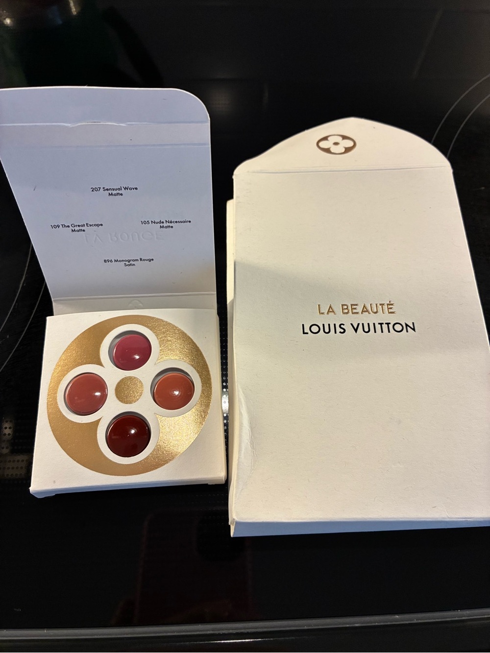 La Beauté Louis Vuitton Lip stick sample  Set - Pink & Red Shades brand new